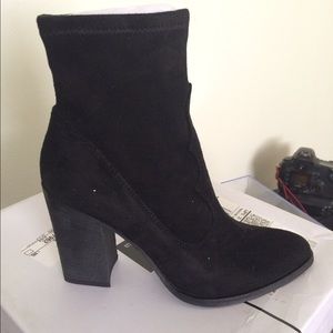 DV 'cammi' boot in black size 7.5