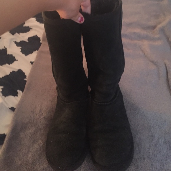 tall black uggs!