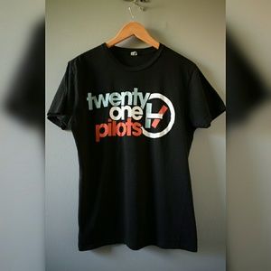 Hot Topic Twenty one Pilots classic logo band tee