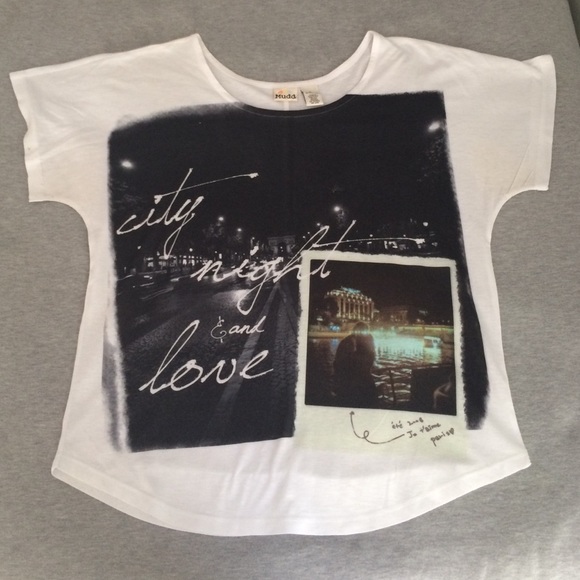 Great condition! White top with bold image