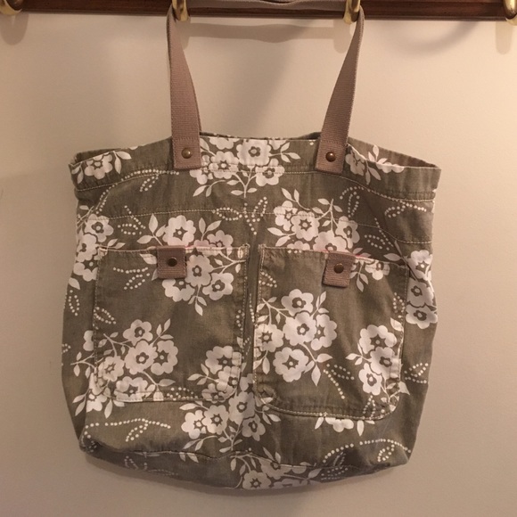 Mossimo Supply Co. Handbags - Mossimo Tan tote bag with floral print