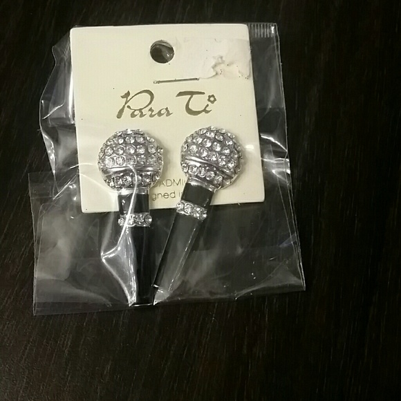 Jewelry - Microphone earring