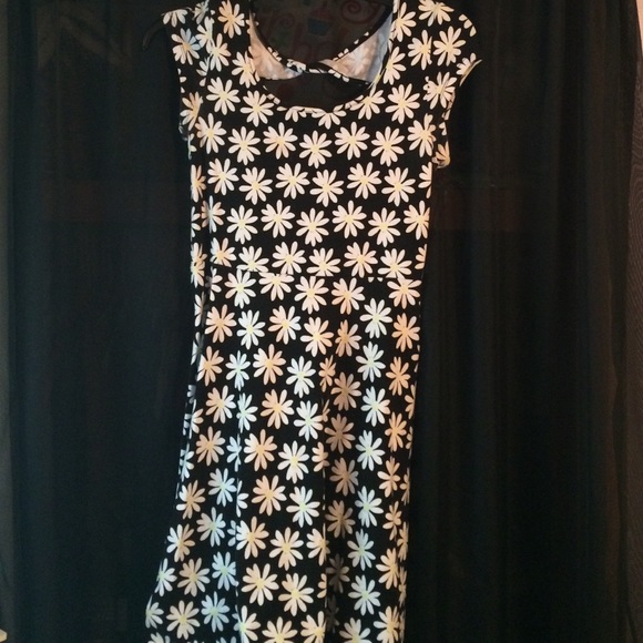 SO Size M Black White And Yellow Floral Dress