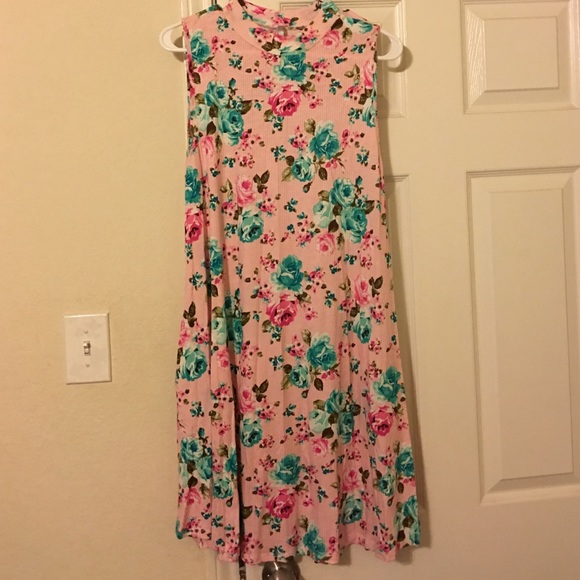 Super cute dress never worn