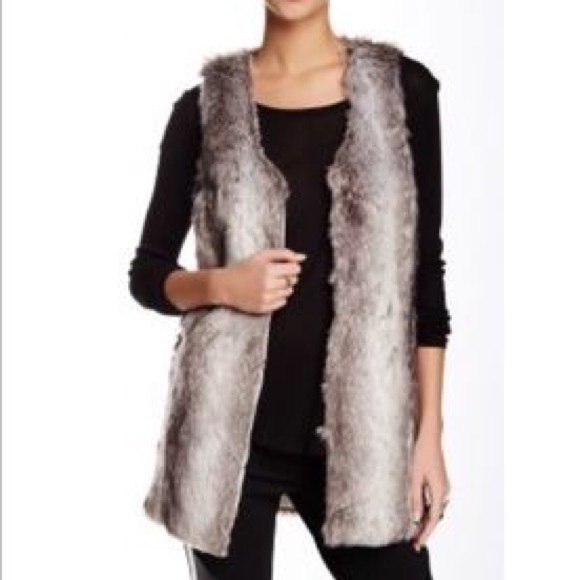 Romeo & Juliet Couture Jackets & Blazers - 🆕Romeo + Juliet Couture Fur Vest