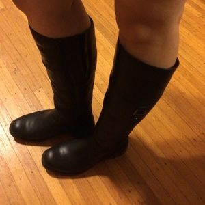 Black leather Clarks boots size 7 1/2