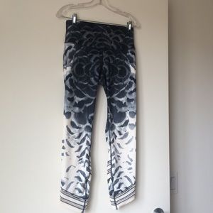 Lululemon pattern tights