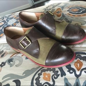 Lucky Side Buckle Leather Loafers