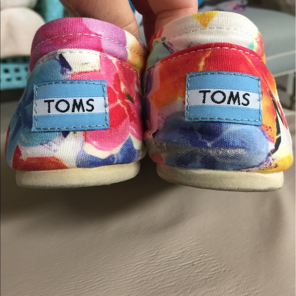 TOMS Watercolor  Sz8  *FIT 8 1/2 run LRG* - Picture 5 of 8