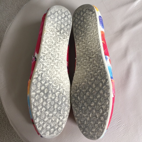 TOMS Watercolor  Sz8  *FIT 8 1/2 run LRG* - Picture 6 of 8