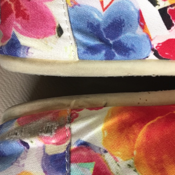 TOMS Watercolor  Sz8  *FIT 8 1/2 run LRG* - Picture 8 of 8