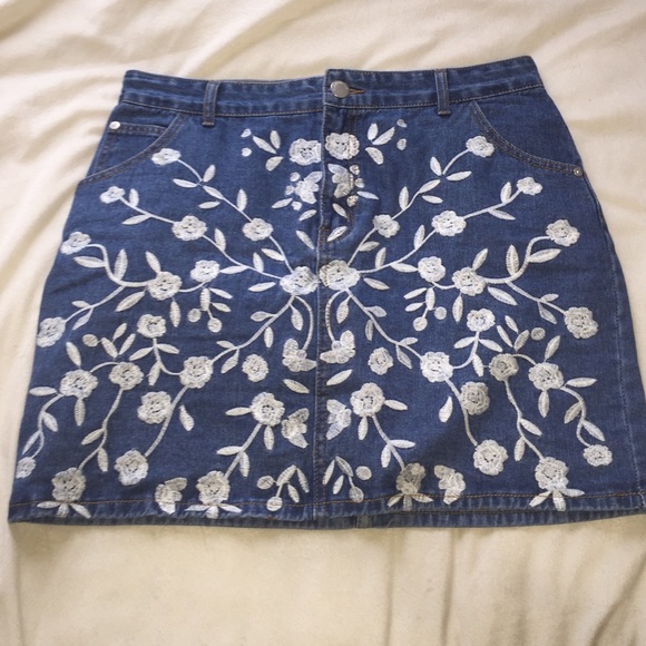 Embroidered denim skirt