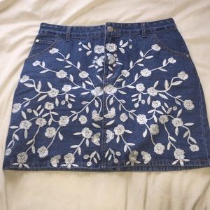 Embroidered denim skirt