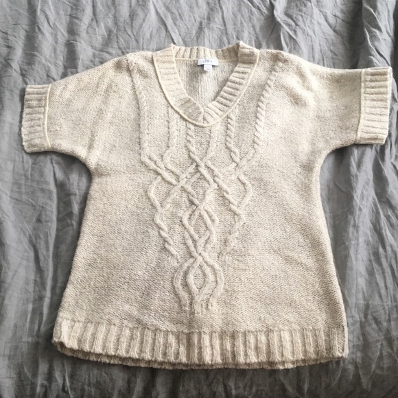 Cream cable knit short sleeved sweater
