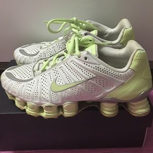 Nike Shox Neon Yellow, Size 7