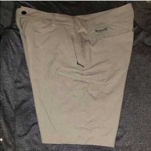 Columbia Titanium Cargo Shorts Size 12