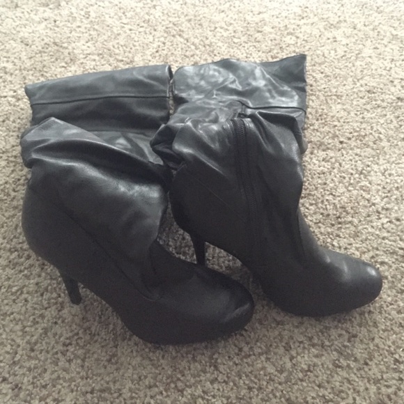 Knee high black boot