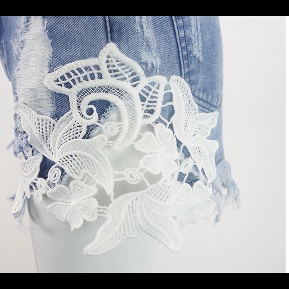 Denim shorts with lace appliqué - Picture 3 of 4