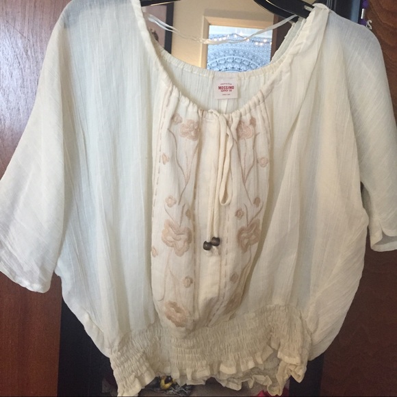 Super cute retro shirt with floral design