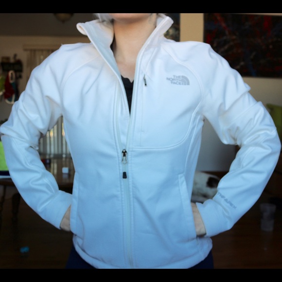 **SOLD**  Women's North Face Apex jacket - Picture 3 of 4