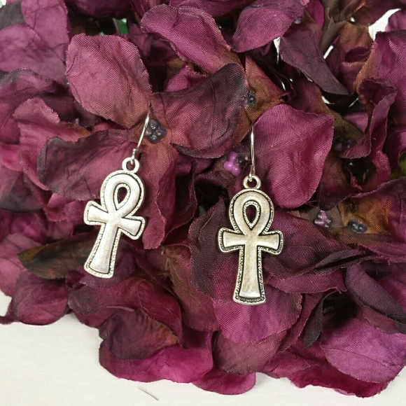 STATEMENT EARRINGS