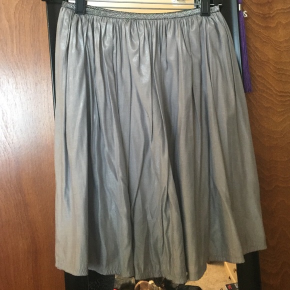 Super cute mid-length silver skirt