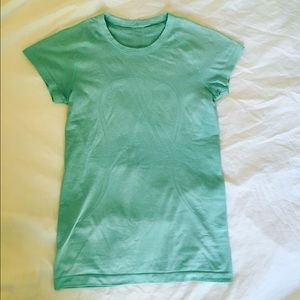 Lululemon run swiftly tee!