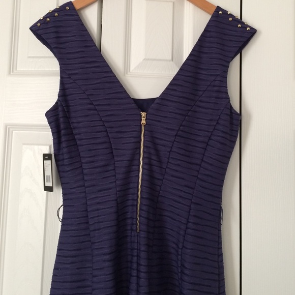 🆕 Guess fit and flare dress - Picture 3 of 3