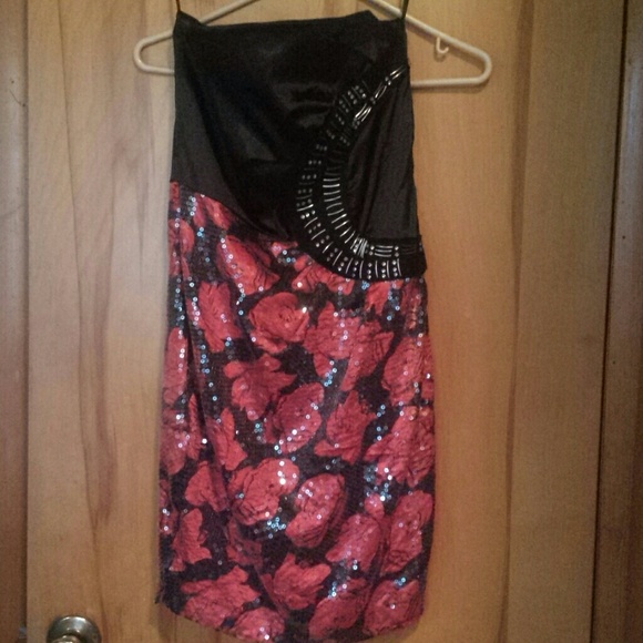 Stunning strapless sequins dress