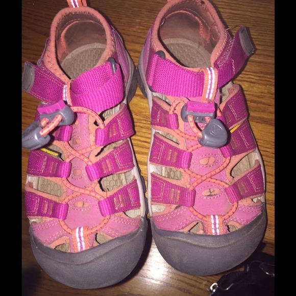 Lk New! Keen Newport H2 Sandal or Water shoe GIRLS