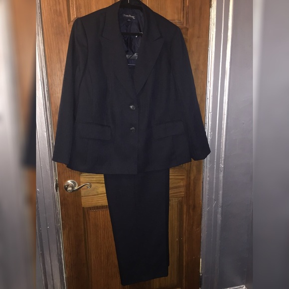 Evan Picone Other - Lined navy blue suit