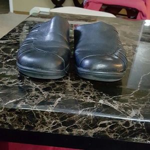 Clarks black leather Artisan slides sz. 7.5
