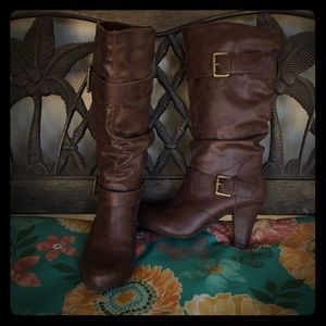 Brown slouchy heeled boots