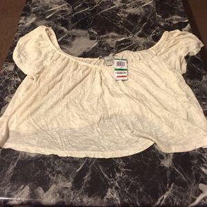 Crop top, off the shoulder