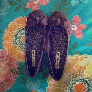 Brown suede flats with bow