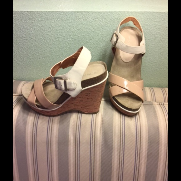 BCBG eneration platform shoes