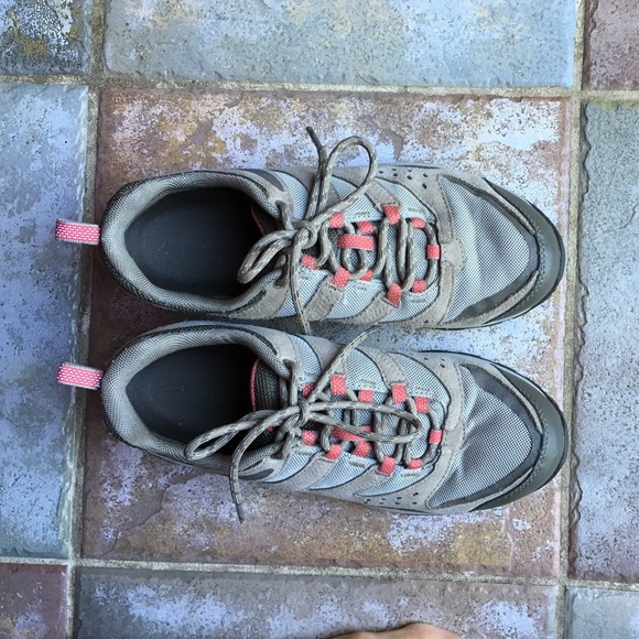 Waterproof hiking shoes