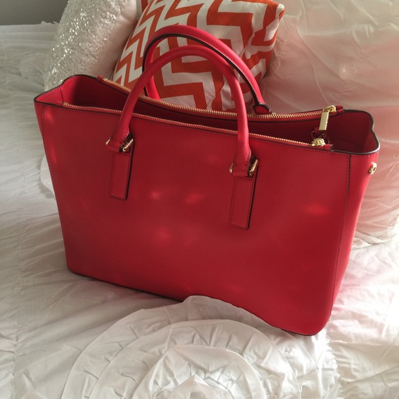 Tory Burch Bags - Brand new carnival red Tory Burch Robinson Tote Tory Burch Bags - Brand new carnival red Tory Burch Robinson Tote
