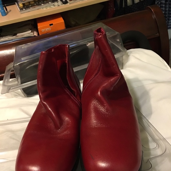 Ladies ankle boots with side zipper