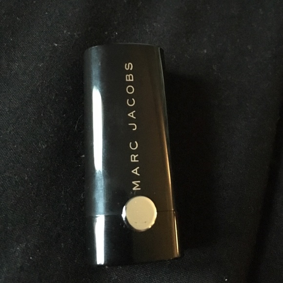 Marc Jacobs MINI lipstick in Kiss Kiss Bang Bang