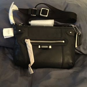 DAISY LEATHER SWINGPACK
COACH F49425
BLACK