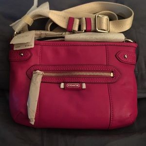 GENUINE COACH ONLY $50!! DAISY LEATHER SWINGPACK