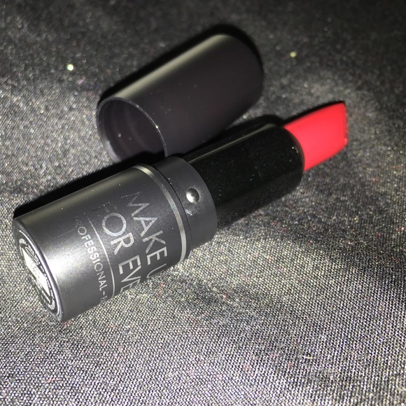 makeup Forever MINI Lipstick in Artist Rouge Matte