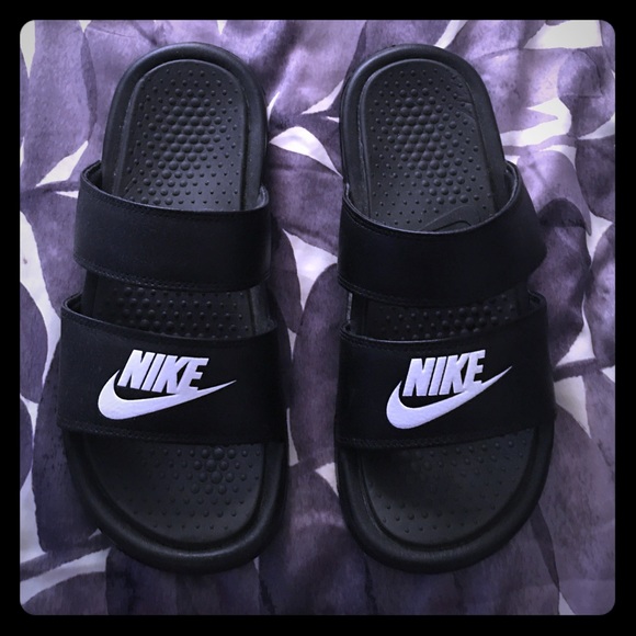 Black/White Nike Slides