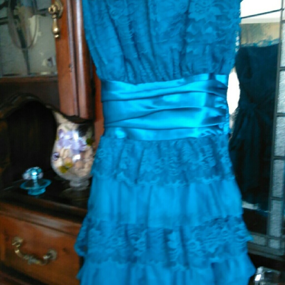 STRAPLESS MASQUERADE FORMAL DRESS SIZE 5/6, TEAL - Picture 4 of 6