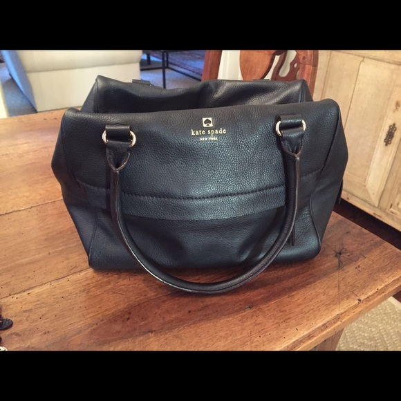 Kate spade tote and wallet selling as a set