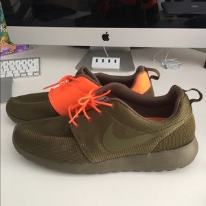 Roshe Run split Squadron Green
