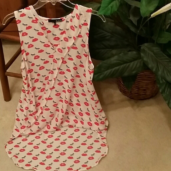 Ro & De  High Low Sleeveless Blouse