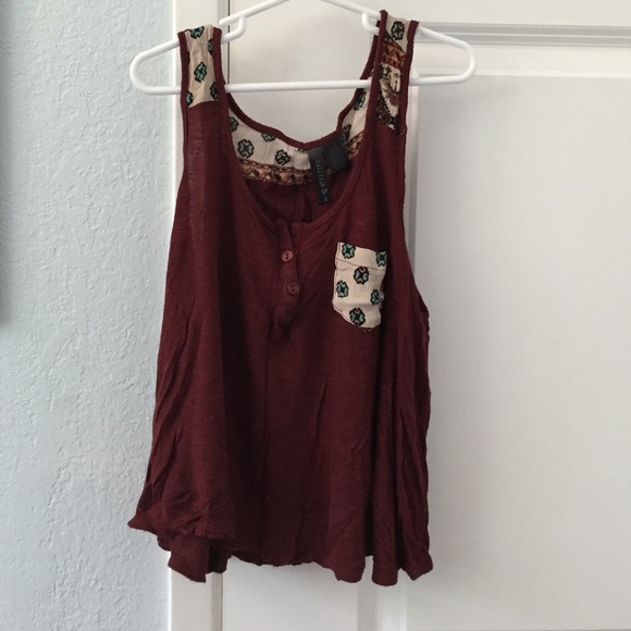 Tillys/ Full tilt maroon crop top
