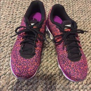 ON HOLD NIKE Sneakers 6.5Y